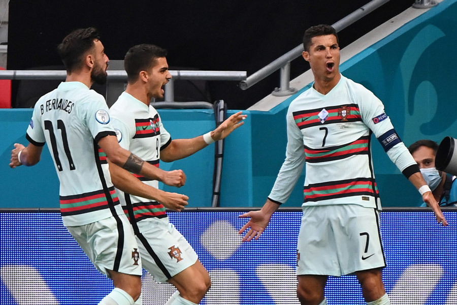 Ronaldo khiến Coca Cola bốc hơi 4 tỷ USD vốn hóa: Nhà tài trợ của EURO 2020 lên tiếng 5 Ronaldo khiến Coca Cola bốc hơi 4 tỷ USD vốn hóa: Nhà tài trợ của EURO 2020 lên tiếng 5
