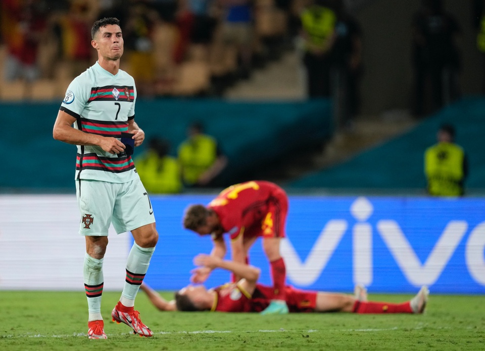 Thi đấu đầy nỗ lực nhưng siêu sao người Bồ Đào Nha không thể làm gì trước hàng thủ tuyển Bỉ. Ảnh: Reuters