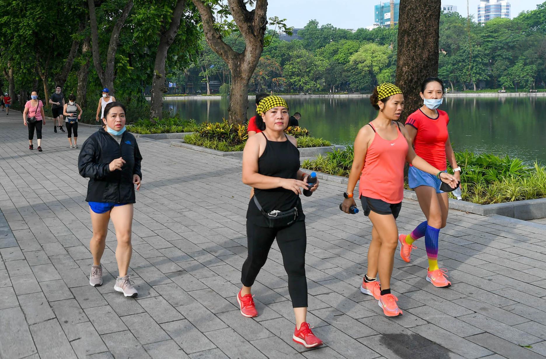 Hà Nội: Người dân chấp hành nghiêm quy định phòng, chống dịch Covid-19 7 Hà Nội: Người dân chấp hành nghiêm quy định phòng, chống dịch Covid-19 7