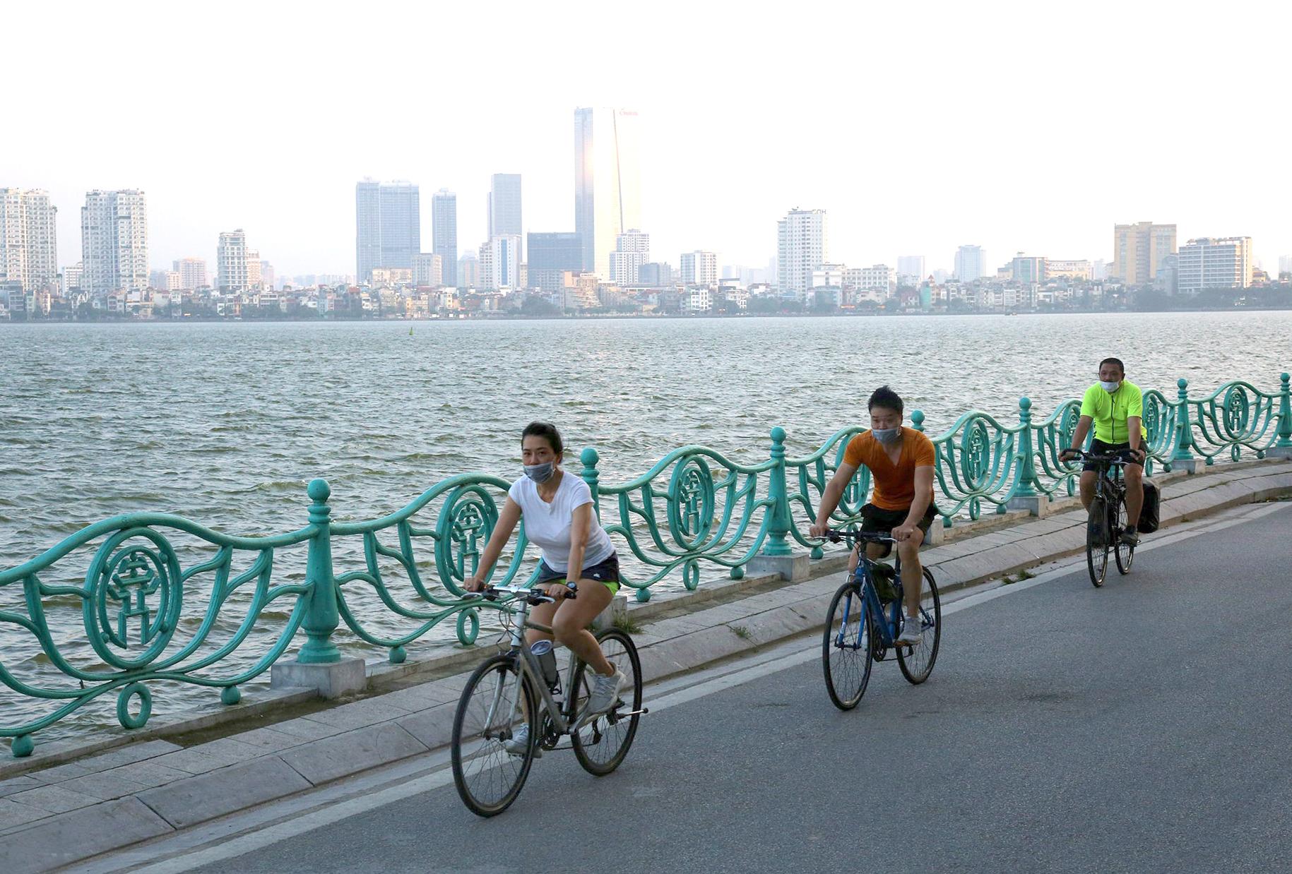 Hà Nội: Người dân chấp hành nghiêm quy định phòng, chống dịch Covid-19 4 Hà Nội: Người dân chấp hành nghiêm quy định phòng, chống dịch Covid-19 4