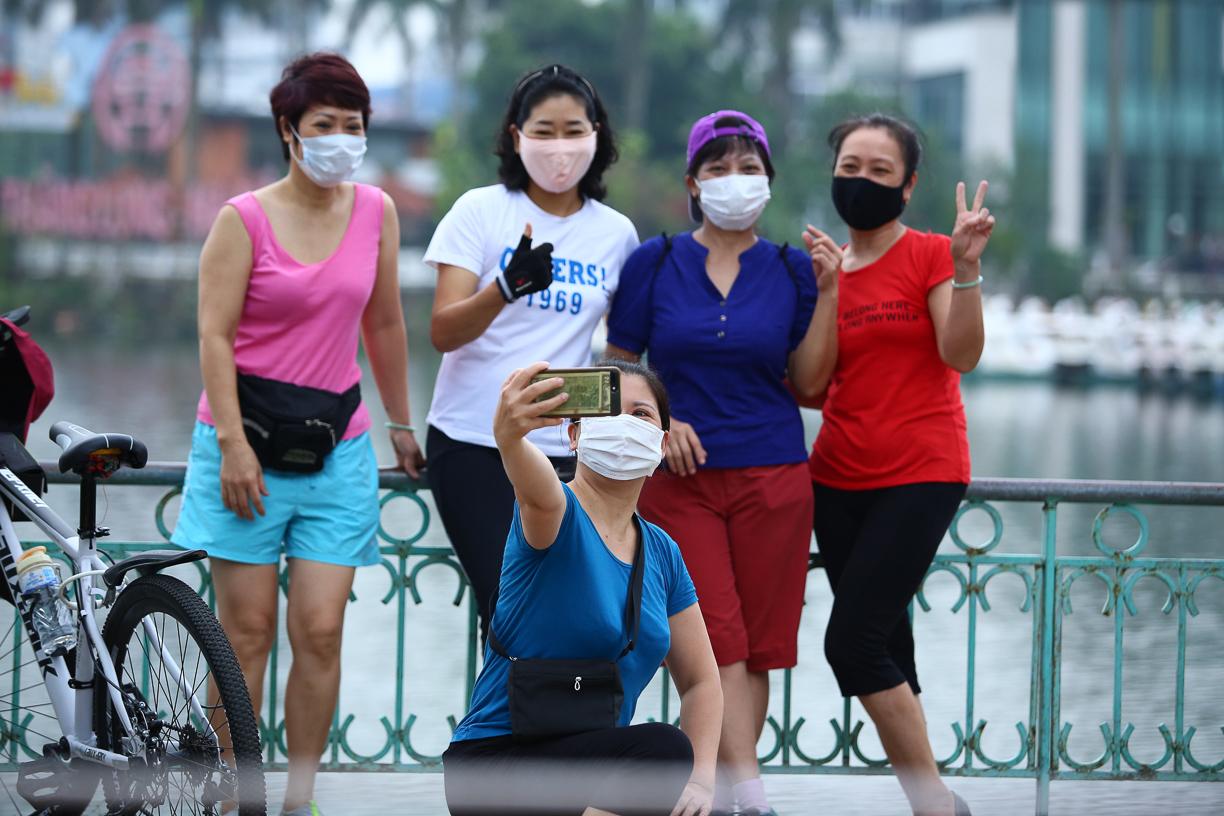 Hà Nội: Người dân chấp hành nghiêm quy định phòng, chống dịch Covid-19 2 Hà Nội: Người dân chấp hành nghiêm quy định phòng, chống dịch Covid-19 2