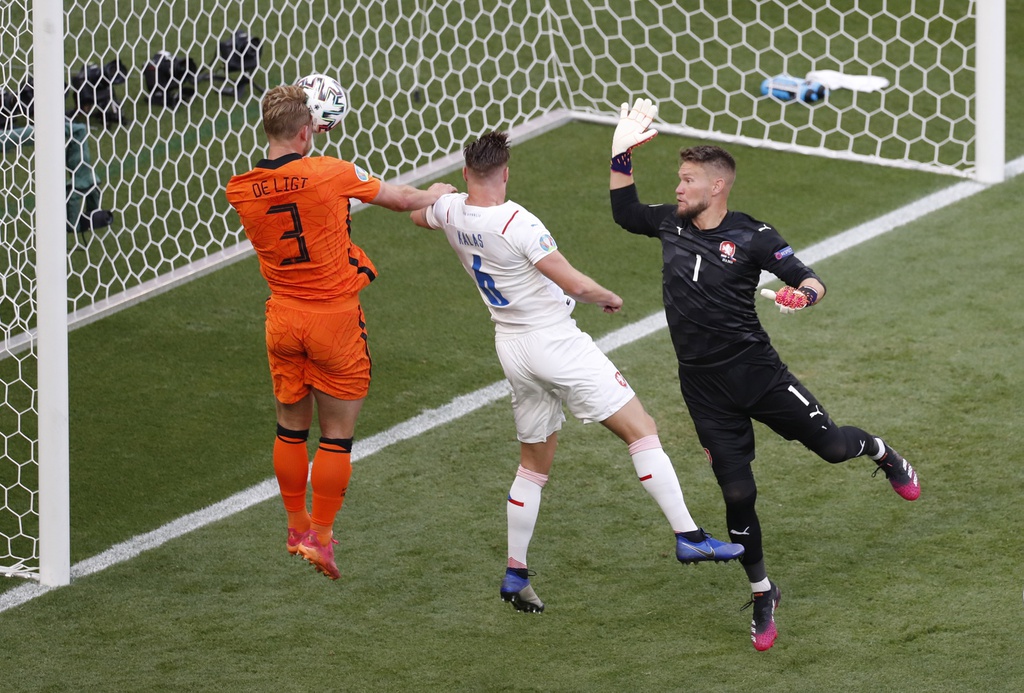 Hà Lan đã phải về nước sớm sau thất bại 0-2 trước Cộng hòa Séc.