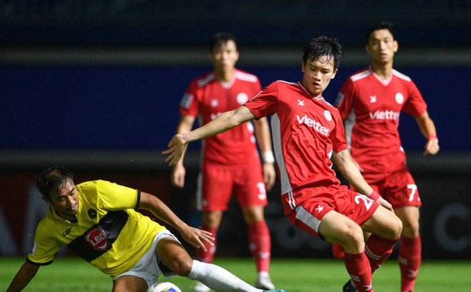 Ngay phút thứ 2, Hoàng Đức đã giúp nhà vô địch V-League vươn lên dẫn trước từ pha phối hợp tấn công ăn ý bên cánh phải. Ngay phút thứ 2, Hoàng Đức đã giúp nhà vô địch V-League vươn lên dẫn trước từ pha phối hợp tấn công ăn ý bên cánh phải.