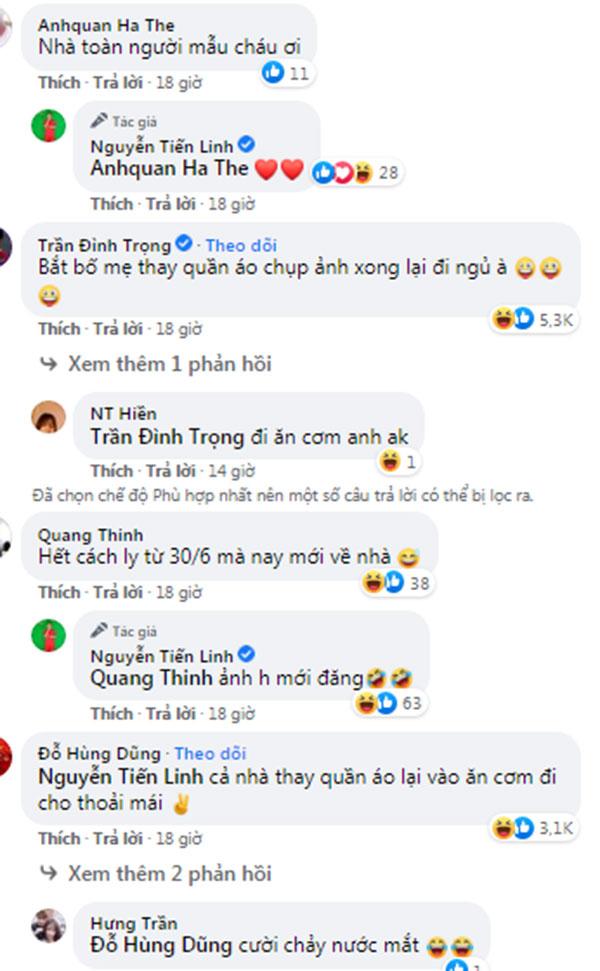 Tiến Linh khoe ảnh chụp cả gia đình, dân tình khen ngợi: 'Nhà toàn người mẫu' Tiến Linh khoe ảnh chụp cả gia đình, dân tình khen ngợi: 'Nhà toàn người mẫu'