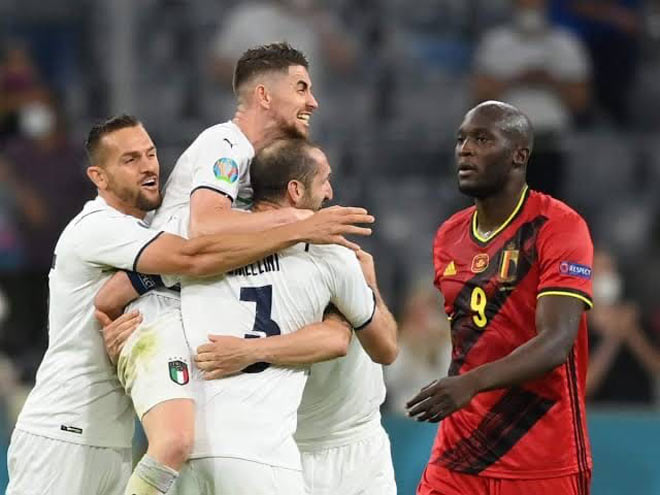 “Thế hệ vàng” của ĐT Bỉ với những ngôi sao Kevin De Bruyne, Eden Hazard, Lukaku lại một lần nữa lỡ hẹn với chức vô địch một giải đấu lớn, trong khi đó ĐT Italia tiến vào bán kết EURO năm nay đối đầu ĐT Tây Ban Nha trên sân Wembley lúc 2h rạng sáng 7/7 sắp tới. “Thế hệ vàng” của ĐT Bỉ với những ngôi sao Kevin De Bruyne, Eden Hazard, Lukaku lại một lần nữa lỡ hẹn với chức vô địch một giải đấu lớn, trong khi đó ĐT Italia tiến vào bán kết EURO năm nay đối đầu ĐT Tây Ban Nha trên sân Wembley lúc 2h rạng sáng 7/7 sắp tới.