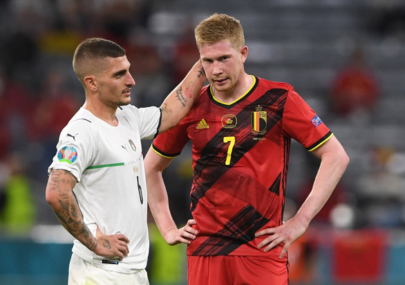 De Bruyne đã nỗ lực thi đấu trước Ý dù bị đứt dây chằng. Ảnh: RT De Bruyne đã nỗ lực thi đấu trước Ý dù bị đứt dây chằng. Ảnh: RT