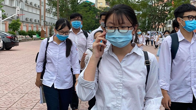 Thi tốt nghiệp THPT 2021: Hơn 1 triệu thí sinh cả nước tới điểm thi làm thủ tục 1 Thi tốt nghiệp THPT 2021: Hơn 1 triệu thí sinh cả nước tới điểm thi làm thủ tục 1