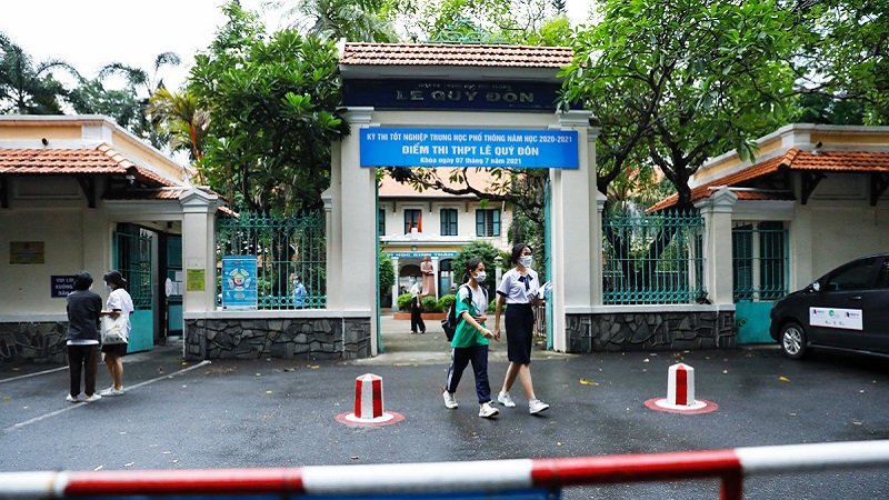 Thi tốt nghiệp THPT 2021: Vì sao các thí sinh dương tính Covid-19 vẫn lọt vào phòng thi? 2 Thi tốt nghiệp THPT 2021: Vì sao các thí sinh dương tính Covid-19 vẫn lọt vào phòng thi? 2