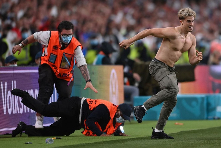 Xuất thân không ngờ của hot boy 6 múi chơi trò 'mèo vờn chuột' trong trận chung kết Euro 2020 4 Xuất thân không ngờ của hot boy 6 múi chơi trò 'mèo vờn chuột' trong trận chung kết Euro 2020 4