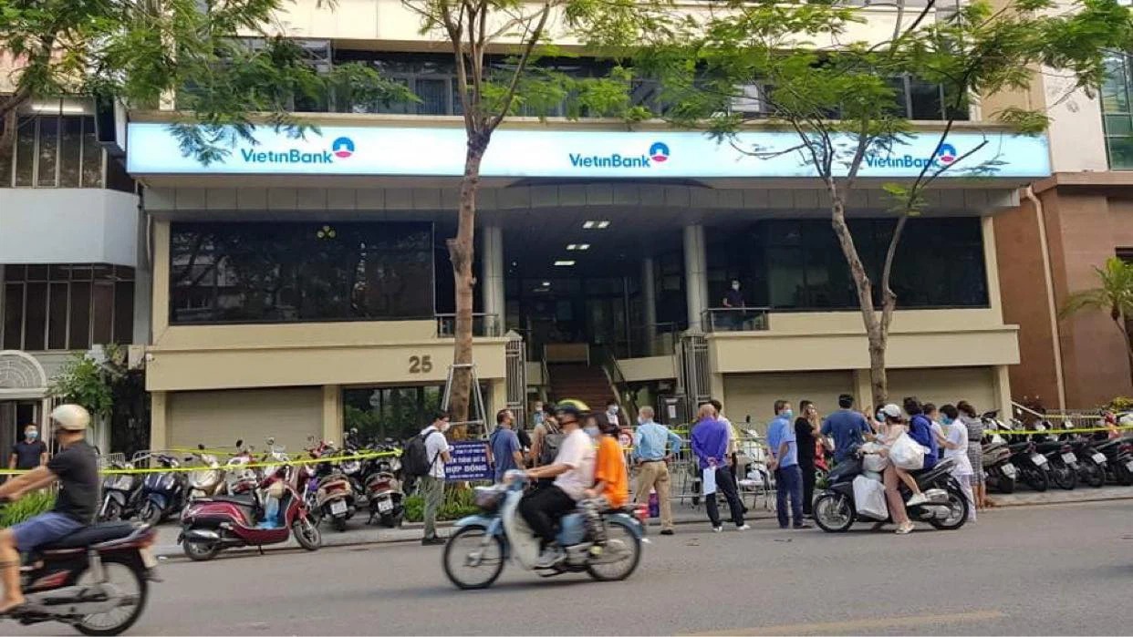 Hà Nội: Tạm phong tỏa chung cư Sunshine Palace vì nữ nhân viên ngân hàng VietinBank dương tính SARS-CoV-2 2