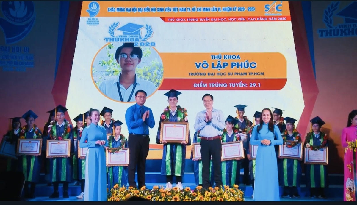 Thủ khoa khối D14 2020 trổ tài phân tích bài Sóng: Ngôn từ uyên bác khiến nhiều người chẳng biết viết gì 2 Thủ khoa khối D14 2020 trổ tài phân tích bài Sóng: Ngôn từ uyên bác khiến nhiều người chẳng biết viết gì 2