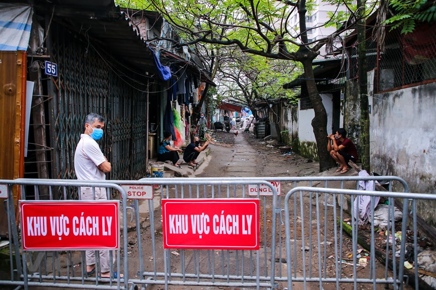 Chủ tịch Hà Nội yêu cầu lãnh đạo các địa phương tuyệt đối không để người dân di chuyển ra ngoài địa bàn TP trong thời gian giãn cách xã hội, trừ những người được chính quyền cho phép. Ảnh minh hoạ
