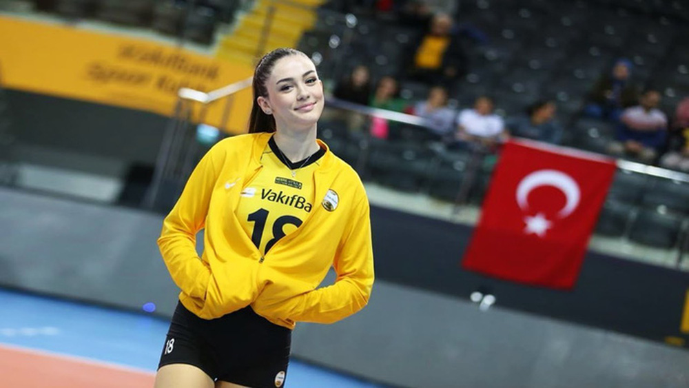 Olympic 2020: 'Nữ thần' bóng chuyền Thổ Nhĩ Kỳ cao gần 2m chiếm sóng tại Thế vận hội 3
