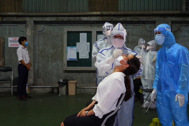 Ban Dân vận Trung ương đề nghị Bộ Y tế nghiên cứu lại việc xét nghiệm toàn dân