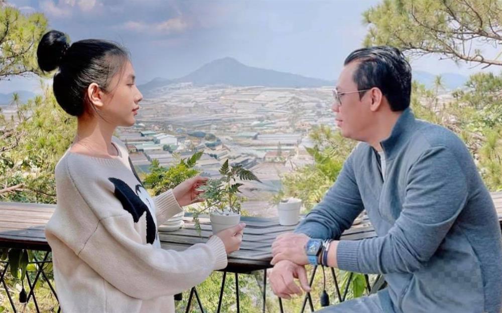 Thời gian vừa qua, chồng cũ Lệ Quyên - doanh nhân Đức Huy vướng nghi vấn hẹn hò với top 15 Hoa hậu Việt Nam 2020 Cẩm Đan.