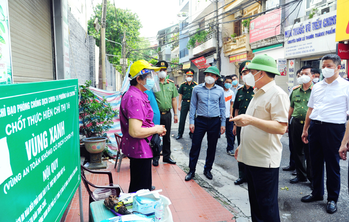 Bí thư Thành ủy Đinh Tiến Dũng kiểm tra công tác phòng, chống dịch Covid-19 tại quận Đống Đa Bí thư Thành ủy Đinh Tiến Dũng kiểm tra công tác phòng, chống dịch Covid-19 tại quận Đống Đa