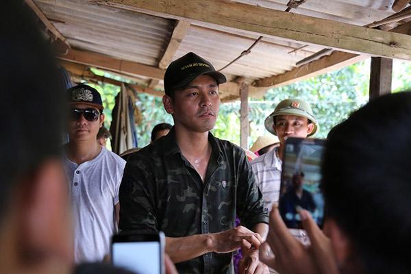 Năm 2016, MC Phan Anh đứng ra kêu gọi quyên góp cứu trợ miền Trung lũ lụt được gần 24 tỷ đồng, trực tiếp tới vùng lũ giúp đỡ người dân. Ảnh: FB Năm 2016, MC Phan Anh đứng ra kêu gọi quyên góp cứu trợ miền Trung lũ lụt được gần 24 tỷ đồng, trực tiếp tới vùng lũ giúp đỡ người dân. Ảnh: FB