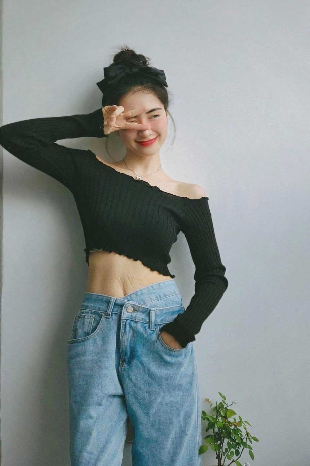 Động thái của bạn trai Hoà Minzy khi nữ ca sĩ công khai bụng nát tươm sau 2 năm sinh nở 1 Động thái của bạn trai Hoà Minzy khi nữ ca sĩ công khai bụng nát tươm sau 2 năm sinh nở 1