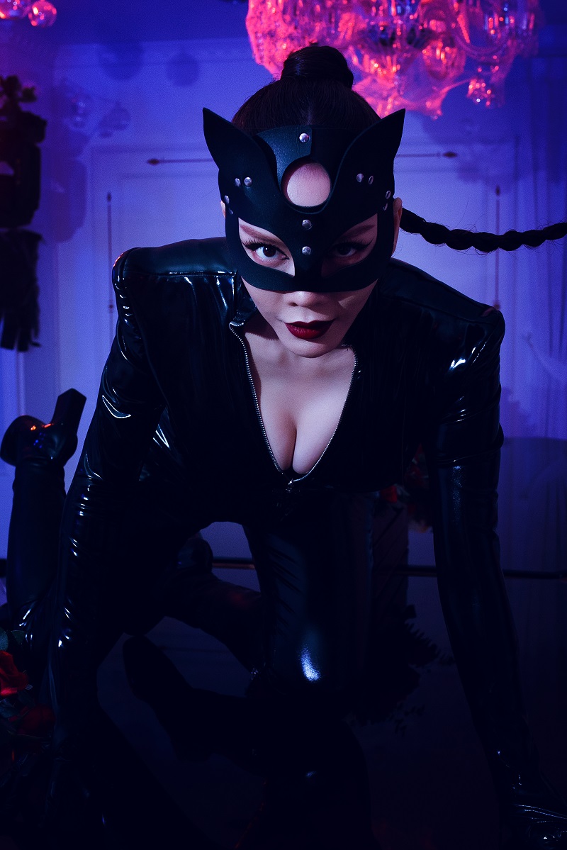 Lý Nhã Kỳ hóa miêu nữ Catwoman đầy gợi cảm trong đêm Halloween 2