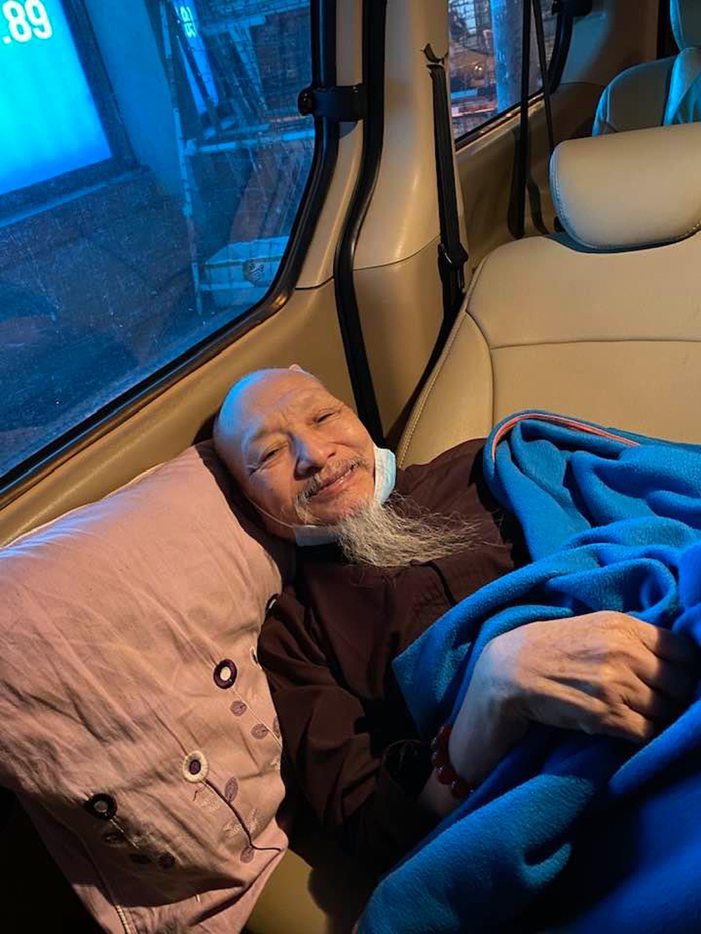 Bà Phương Hằng đòi 'ghé thăm' Thiền am bên bờ vũ trụ: Công an tỉnh Long An nói gì? 1 Bà Phương Hằng đòi 'ghé thăm' Thiền am bên bờ vũ trụ: Công an tỉnh Long An nói gì? 1