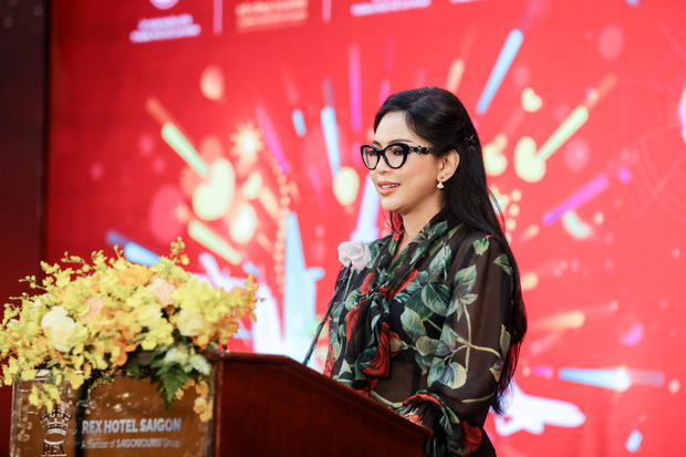 Nhan sắc trẻ trung của bà Thuỷ Tiên một lần nữa khiến netizen ngỡ ngàng, ngơ ngác đến bật ngửa. Nhan sắc trẻ trung của bà Thuỷ Tiên một lần nữa khiến netizen ngỡ ngàng, ngơ ngác đến bật ngửa.
