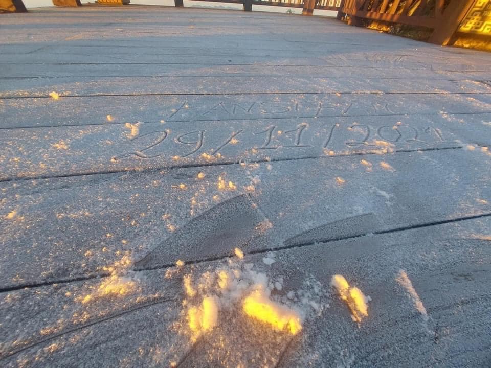 Băng tuyết đầu mùa xuất hiện trên đỉnh Fansipan: Sự thật gây thất vọng 2