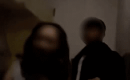 Anh chồng sốc nặng khi phát hiện vợ và bạn thân 'tòm tem' trong phòng ngủ