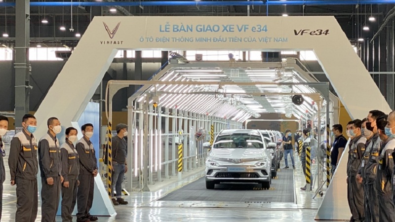 Xe điện VinFast VF e34 chính thức giao đến tay người tiêu dùng Việt 2