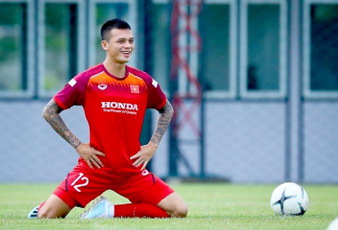 Trước đó, HLV Park Hang-seo buộc phải gọi trung vệ Hữu Tuấn (HAGL) ở đợt tập trung lần này do hàng thủ của tuyển Việt Nam chệch choạc ở AFF Cup 2020.