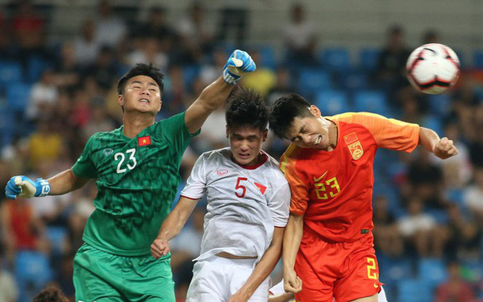 Vòng loại thứ 3 World Cup 2022: Cầu thủ Trung Quốc áp lực tới mức vào nhà vệ sinh 7 lần 2