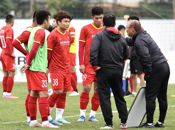 ĐT Việt Nam không ngại việc thi đấu xa nhà, hẹn chung vui ăn Tết muộn bên gia đình nhỏ. Ảnh: VFF