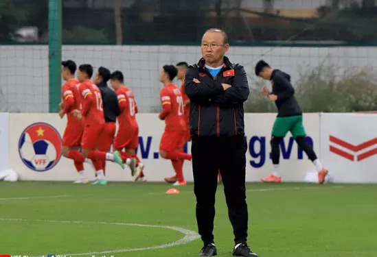 Sina thất vọng khi cầu thủ Trung Quốc tâm lý yếu ớt, không dám đáp trả phát biểu của Hùng Dũng 1