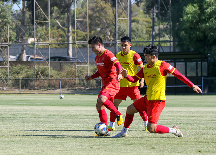 Các tuyển thủ Việt Nam đang ráo riết luyện tập tại Melbourne chờ trận tái đấu với chủ nhà Úc trong một tâm thế thoải mái vì không có gì để mất. Các tuyển thủ Việt Nam đang ráo riết luyện tập tại Melbourne chờ trận tái đấu với chủ nhà Úc trong một tâm thế thoải mái vì không có gì để mất.