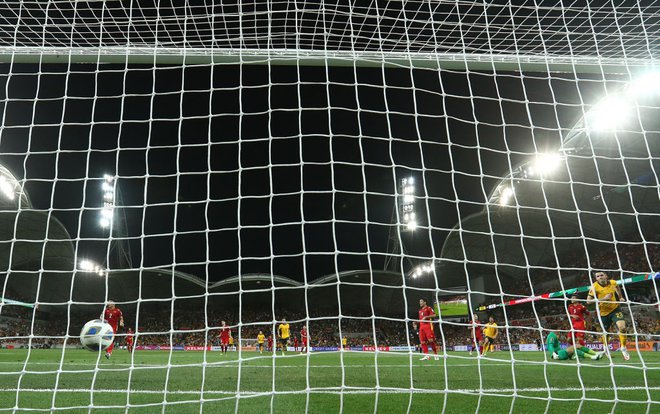 Australia vs Việt Nam (Hiệp 1): Lưới của thủ môn Tấn Trường rung lên lần thứ 2 3