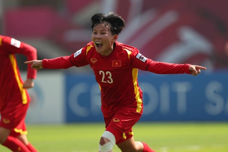 Bích Thùy ăn mừng khi gia tăng tỉ số lên 2-1 cho Việt Nam. Bích Thùy ăn mừng khi gia tăng tỉ số lên 2-1 cho Việt Nam.