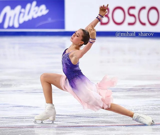 Thiên thần trượt băng Nga 15 tuổi đối diện nguy cơ bị tước HCV Olympic Bắc Kinh 2022 3