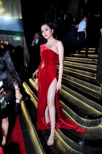 Thiều Bảo Trang trong lần hiếm hoi không sánh đôi với nhạc sĩ Phương Uyên như thời gian dài trước đây. Thiều Bảo Trang trong lần hiếm hoi không sánh đôi với nhạc sĩ Phương Uyên như thời gian dài trước đây.