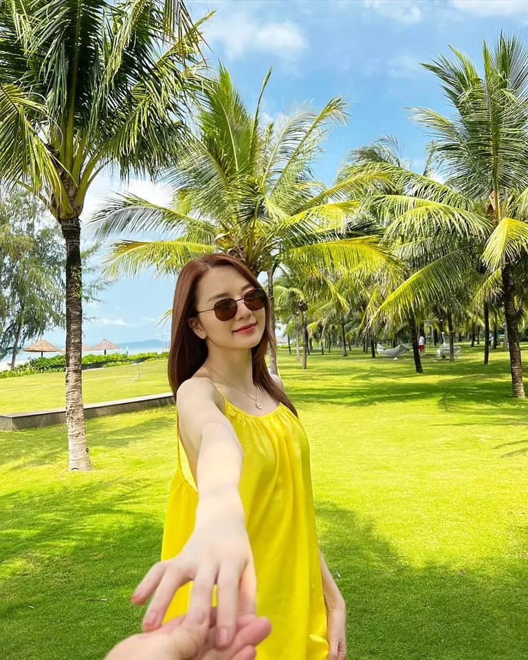 Sự nghiệp ca hát của cặp chị em nổi tiếng xinh đẹp Thiều Bảo Trâm và Thiều Bảo Trang khá mờ nhạt nhưng tình duyên lại cực luôn là tâm điểm của dư luận. Sự nghiệp ca hát của cặp chị em nổi tiếng xinh đẹp Thiều Bảo Trâm và Thiều Bảo Trang khá mờ nhạt nhưng tình duyên lại cực luôn là tâm điểm của dư luận.