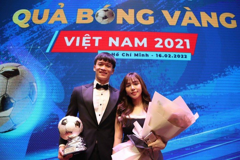 Chân dung bóng hồng xinh đẹp của Nguyễn Hoàng Đức - Quả bóng vàng Việt Nam 2021 1