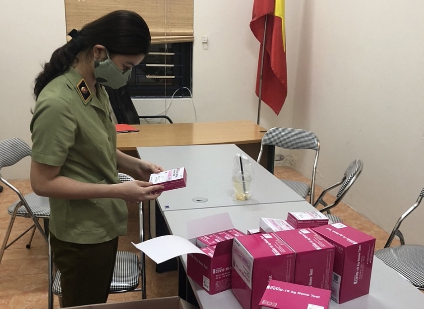 Tình trạng thổi giá kit test nhanh, các thuốc trị cảm cúm dẫn đến khan hàng xảy ra khá phổ biến ở nhiều nơi.