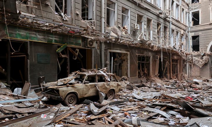 Hình ảnh tan hoang của một tòa nhà ở Kharkiv, Ukraine. Ảnh: Guardian Hình ảnh tan hoang của một tòa nhà ở Kharkiv, Ukraine. Ảnh: Guardian