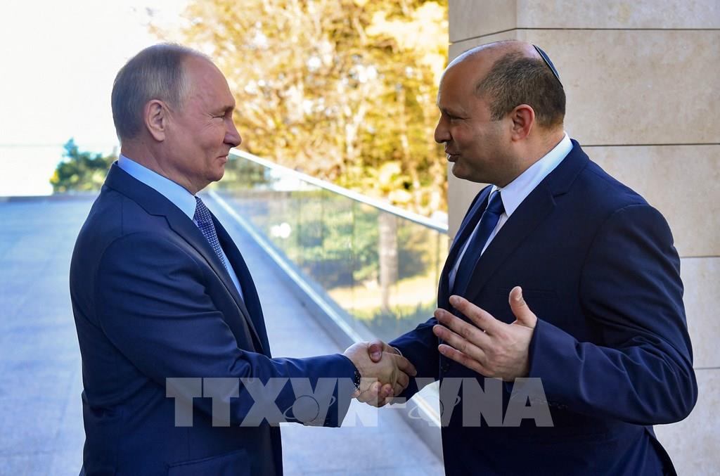 Thủ tướng Israel Naftali Bennett trong một lần gặp mặt Tổng thống Nga Vladimir Putin. Ảnh: TTXVN