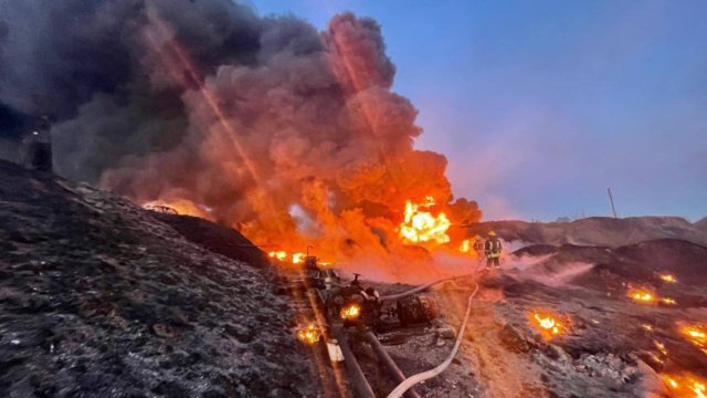 1 sân bay quân sự ở Lutsk bị tấn công vào sáng nay (11/3). Ảnh: INews. 1 sân bay quân sự ở Lutsk bị tấn công vào sáng nay (11/3). Ảnh: INews.