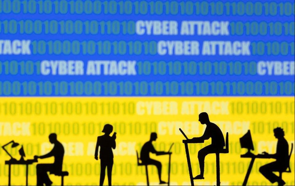 Ukraine đã công khai kêu gọi cộng đồng hacker của mình giúp bảo vệ cơ sở hạ tầng và thực hiện các nhiệm vụ gián điệp mạng chống lại quân đội Nga.