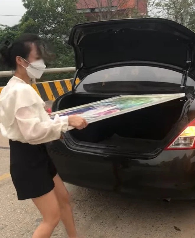 Dừng ô tô giữa cầu Chương Dương, chủ xe có hành động khiến dân tình ngán ngẩm 2 Dừng ô tô giữa cầu Chương Dương, chủ xe có hành động khiến dân tình ngán ngẩm 2