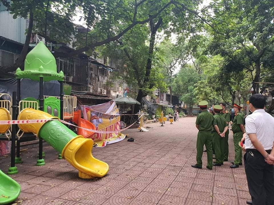 Thời điểm 8h30 phút sáng nay, lực lượng chức năng đang bảo vệ hiện trường để phục vụ công tác điều tra. Ảnh: VNN