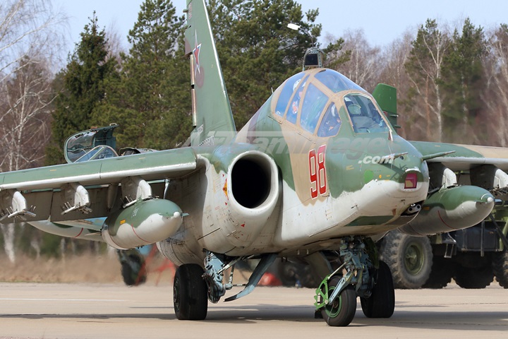 Cường kích Su-25 hiện là một trong những máy bay có sức chiến đấu mạnh nhất của không quân Ukraine. Cường kích Su-25 hiện là một trong những máy bay có sức chiến đấu mạnh nhất của không quân Ukraine.
