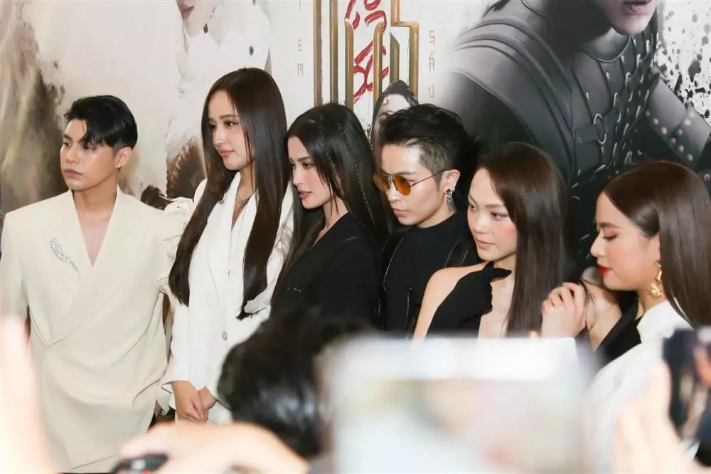 Noo Phước Thịnh 'đứng hình' khi được Mai Phương Thúy 'thả thính' giữa đám đông - Ảnh 1 Noo Phước Thịnh 'đứng hình' khi được Mai Phương Thúy 'thả thính' giữa đám đông - Ảnh 1