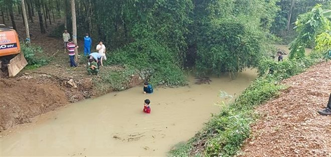 Bình Thuận: Đá bóng rồi đi tắm trong ngày sinh nhật, 3 học sinh bị nước cuốn trôi 3