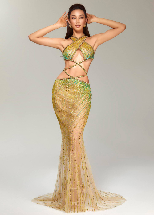 Ngay từ khi mới chỉ là thí sinh đến sau khi đăng quang Miss Grand International 2021, Nguyễn Thúc Thùy Tiên luôn trung thành với phong cách hở bạo tôn hình thể.